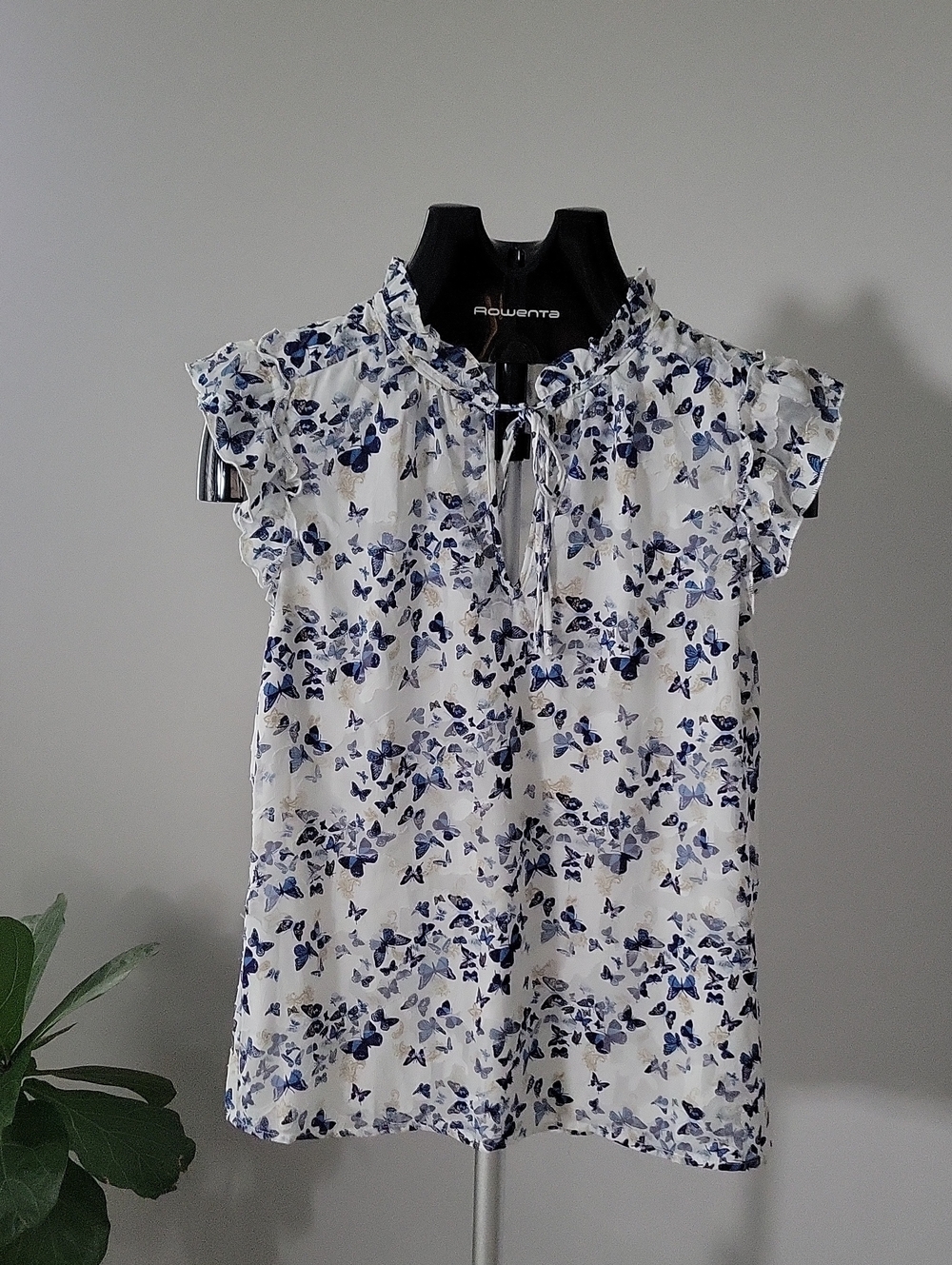Tie-Neck Ruffle Butterfly Print Blouse in White and Blue,Size S.